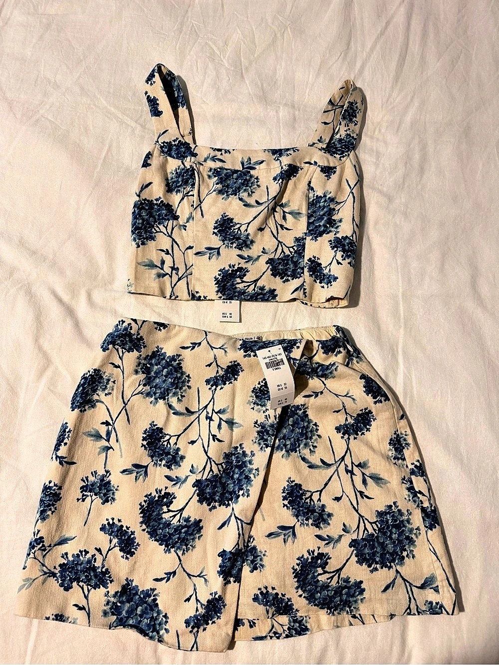 Abercrombie & Fitch 2 piece set - Picture 2 of 5
